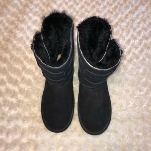 Bearpaw black boots.
